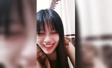 嫩妹小姐姐！細腰美乳展示身材！炮友扣穴掏出大屌深喉，懟著肥穴一下挺入，操的奶子直晃動