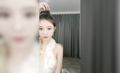 顏值女神精彩來襲，性感好身材火辣紅唇誘惑，互動狼友慢慢脫光堅挺的騷奶子揉捏，自慰逼逼呻吟可射冒出白漿