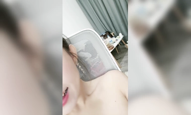 顔値の女神の素晴らしい攻撃、セクシーな良い体熱い赤い唇の誘惑、対話オオカミの友人はゆっくりとしっかりとした嫌がらせのおっぱいをこねる剥がし、オナニーを強制的に喘ぐ白いミルクを発射することができます