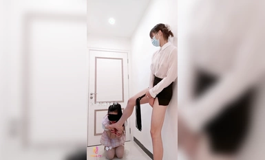 Jalang Lily yang sangat jarang diikat dan dilatih oleh guru ▌Cebat jalang eksklusif Saoyu▌, menjilat kaki, lilin menitis, memalukan, memancut, enema dan jus memancut