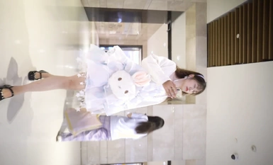 Sarjana fotografi jujur mengikuti beberapa jelitawan elegan di pusat membeli-belah dan secara rahsia mengambil gambar skirt mereka ❤️ Skirt penutup punggung ultra pendek dengan skirt dalaman yang langsing! Tepuk rambut pada punggung P