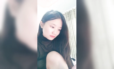 性感妖嬈極品御姐！超粉嫩多毛肥穴！丁字褲搔首弄姿，掰穴假屌抽插，爽的流出白漿