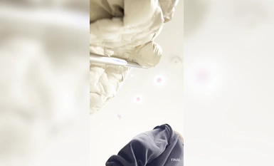 商場一路跟蹤抄底陪著男友逛街的極品大長腿黑絲美女