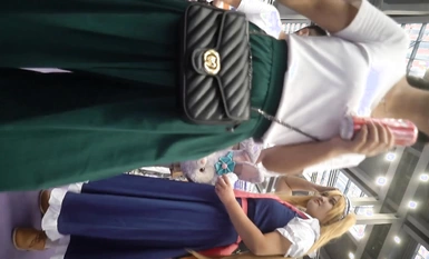 치마 아래 미소녀의 사진을 찍는 신의 쇼핑몰 더블 포니 테일 JK 섹시 가터 양말 투명 레이스 핑크 내부 클립에 딩 + 미소녀가 적극적으로 다리를 들어 올리고 치마를 약간 투명 흰색 내부를 들어 올리는 완벽한 각도