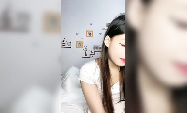 小姐姐今年的第一場秀！奶子一手抓！炮友抓起揉捏，洗完澡開操，射太快滿足不了，震動棒自慰