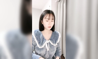 Short hair beauty girl! Pink tits are super soft! Vibrator pushes into her pussy, she's so comfortable, she's panting and moaning, close-up from bottom to top!