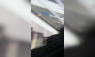 Seorang pervert mengintai seluar dalam kecil seksi gadis sekolah yang cantik sehingga ke stesen kereta api bawah tanah.