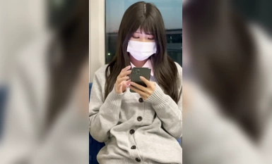 變態狂地鐵站一路跟蹤抄底 漂亮的學妹好性感的小內內