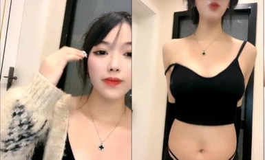 一字馬女神無毛白虎逼粉嫩誘人，全程露臉大秀直播，性感熱舞抖奶翹臀，自慰呻吟表情風騷，火辣身材強烈推薦