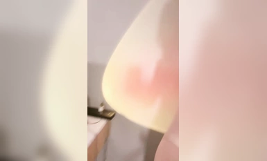 無敵粉穴網紅女神！白嫩美乳超柔軟！掰穴特寫超嫩，玫瑰花肛塞洞口磨蹭，難得一見的美穴