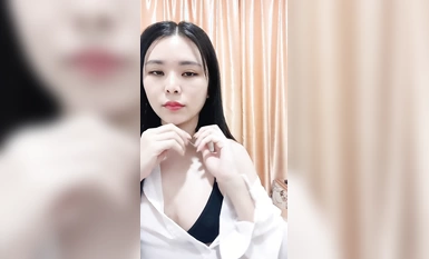 黑框眼鏡御姐范十足！性感熱舞誘惑！翹起美臀插穴，炮友加入口交，站立側入輸出騷穴