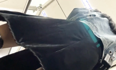 大神尾隨美女偷拍美女裙底風光 極品開叉旗袍美騷貨真空出街透心涼CD白裙小姐姐的蕾S內衣和內褲