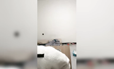 高顏值小姐姐！撩起內衣看奶子！脫光光扭來扭去，翹起屁股肥騷穴，近距離掰開特寫