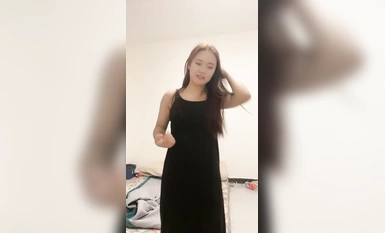 高顏值小姐姐！撩起內衣看奶子！脫光光扭來扭去，翹起屁股肥騷穴，近距離掰開特寫