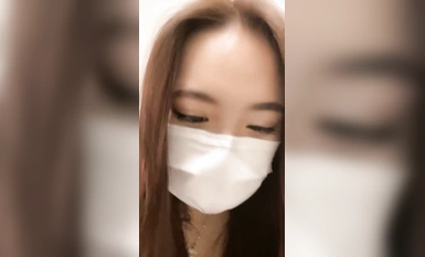 高顏值小姐姐！撩起內衣看奶子！脫光光扭來扭去，翹起屁股肥騷穴，近距離掰開特寫