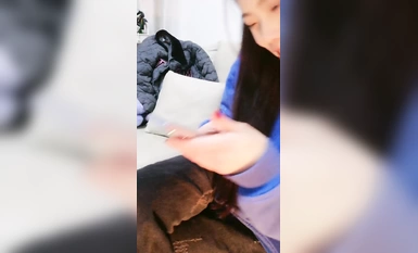 外表甜美小姐姐！其實騷的很！逼上紋身乳釘，陰唇上穿環，按摩器震動自慰，爽的高潮出水