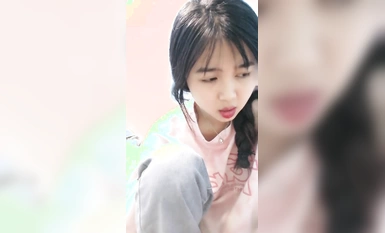 年輕的極品姐妹花全程露臉大秀直播誘惑狼友，童顏大奶子互動撩騷狼友，揉奶玩逼給狼友看特寫，淫聲盪語不斷