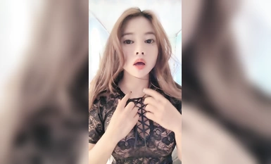 블랙 실크 하이힐 노출 얼굴 끈 팬티 네트워크 빨간 작은 야생 고양이 멋진 빅쇼 라이브 유혹, 크리스탈 큰 수탉 핥아 좋은 괴롭힘의 모습을 얻고, 뜨거운 뜨거운 댄스 음부 클로즈업 소품 펌핑 물 분출