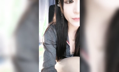 大眼睛網紅小姐姐！帶上面具自慰秀！開檔肉絲豹紋內褲，白虎肥美騷穴，跳蛋假屌輪番上