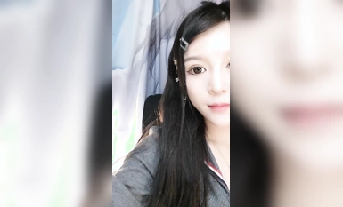 大眼睛網紅小姐姐！帶上面具自慰秀！開檔肉絲豹紋內褲，白虎肥美騷穴，跳蛋假屌輪番上