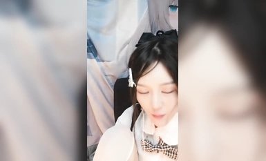 最高のホワイトタイガーのマンコ！ネットリ赤いカラフルお嬢様！覆面ジャンパーでオナニー、超デブで綺麗なオマンコ、ジャンパーを挿入して引っ張る！