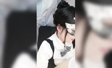 Ang pinakamahusay na puting tigre puki! Internet celebrity at magandang babae! Magsuot ng maskara at magsalsal gamit ang vibrator, sobrang taba at malinis na puke, ipasok ang vibrator at hilahin ito