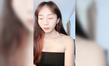 9分顏值女神！好久沒播歸來！口活一流舔屌毒龍鑽，主動騎乘很是享受，邊操邊舌吻好騷