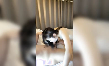 乖巧聽話還超級騷的婊妹伺候小哥激情啪啪，口交大雞巴吸蛋蛋，還給小哥舔菊花，淫聲盪語激情上位暴力抽插