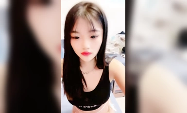 ผู้หญิงเซ็กซี่ปากแดง! บนโซฟากับคู่นอนของฉัน! จับเจี๊ยวใหญ่แล้วดูด ขี่ถุงน่องและขายาวสีดำ หีก็รู้สึกสบายตัว