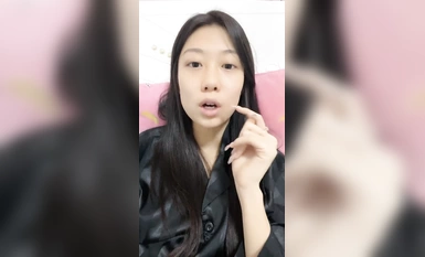 綠播女神下海！收費房自摸！貧乳性感翹臀，大屁股對鏡頭搖擺，張開雙腿看騷穴