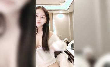 極品尤物網紅女神！近期下海文靜高冷！一線天美穴，肉感身材，自摸掰穴誘惑