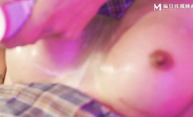 MDHS0010 매시브 빈 미디어 MDHS0010 매시브 빈 고등학교 변태 멀티플레이어 클럽 응만기 성남이