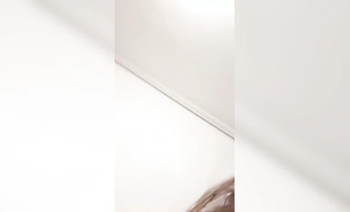 Netflix sexy sexy seductive! Prop pepper in her pussy! Hairless slut rubs herself and gets her pussy wet with a look of enjoyment!