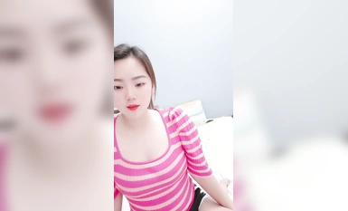 Cantik yang tenang dengan perangai yang hebat! Melancap secara besar-besaran dengan badan yang menggembirakan! Vibrator telanjang menggetarkan lubang, dan jus putih mengalir keluar, dan orgasme memancut ke seluruh lantai