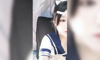 滅多にお目にかかれない超デブな白虎マンコ！学生服の真っ赤なお嬢様！パンツ脱いで玉入れてチンポ入れて喘ぎ喘ぎ！