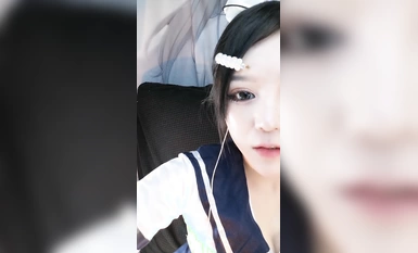 Jarang dapat melihat puki harimau putih yang sangat gemuk! Gadis selebriti Internet berpakaian seragam pelajar! Tarik buka seluar dalam dan masukkan vibrator, masukkan dildo, dan mengerang dengan indah