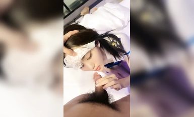 高顏值風騷學妹制服誘惑露臉被小哥蹂躪，揉奶摳逼玩弄口交大雞巴，多體位蹂躪抽插，乖巧聽話表情騷呻吟可射