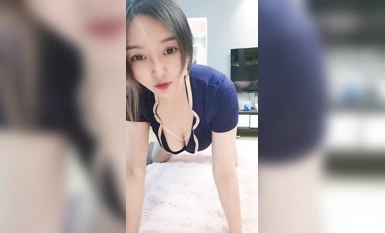 豐乳肥臀極品尤物！顏值騷御姐！說話嗲嗲扭腰擺臀，乳交跳蛋撩起短裙，肥唇騷穴掰開特寫