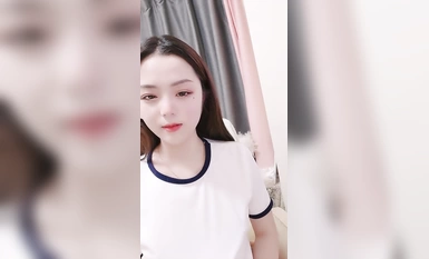 新人の甘い顔美人！リクエストでチャージルーム！アソコをパンティで破かれ、指を水中にブチ込まれ、大オーガズム！