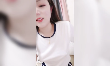 甜美新人顏值美少女！應要求收費房！特寫內褲掰穴特寫，手指扣入水聲嘩嘩，爽的高潮出水