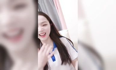 新人下海顏值美少女！應要求收費房！外表甜美，撩起衣服揉奶子，掰穴特寫扣弄，極度誘惑