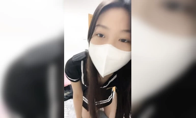 綠播美女下海！苗條身材貧乳！半脫下黑絲振動棒插穴，騎乘位猛捅，翹起美臀極度誘惑