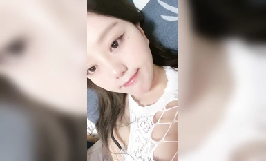 顔立ちの整った美少女、リトル・フィッシュ・ドライ！スウィートな佇まいで色気も抜群！そんな彼女が、この度、"萌え系 "美少女 "小魚ドライ "に変身しちゃいました!