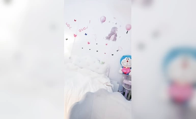 ショートヘアの美女が初海水浴！大きな赤い唇と甘いルックス！真珠のパンティーを履いた彼女は、おちんちんを咥えられて大喜び。