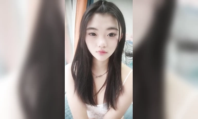 乖巧美少女瑤瑤！被炮友各種操！大屌深喉吸吮，沙發上騎乘位打樁，扶著窗檯站立後入