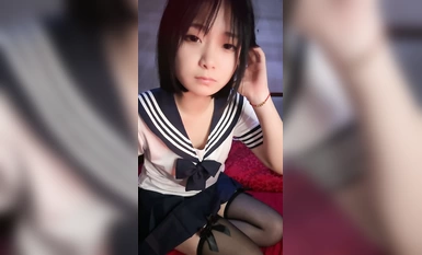 Cô gái thuần khiết và xinh đẹp vừa xuống biển! JK giả vờ dễ thương! Đó là một buổi trình diễn cỡ lớn hiếm hoi. Cô ấy nâng cặp mông xinh đẹp của mình lên và cởi quần lót, để lộ âm hộ siêu đầy đặn của mình.