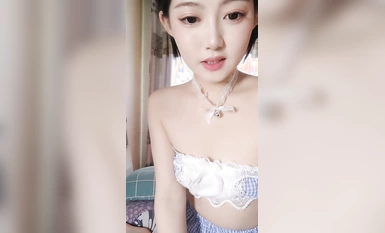Con muốn bố ôm con! Ham muốn thuần khiết là trần nhà! Top girl xinh, da trắng, mắt to, dương vật giả xuyên qua âm hộ mềm mại khiến người ta muốn dừng lại