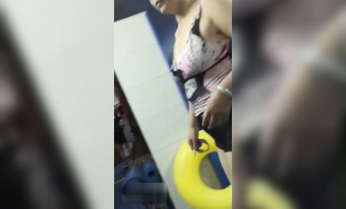 ซีรีส์ผู้หญิงโกงผู้หญิง! โรงอาบน้ำสาธารณะบ่อน้ำพุร้อนหญิงไร้ยางอายซ่อนกล้องพกพาเพื่อบันทึกฉากอีโรติกภายใน + เปิดเผยวิดีโอที่ไม่เหมาะสมของเพื่อนสนิท + แอบดูผู้เช่าหญิงกำลังอาบน้ำ (8)