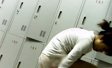 女人坑女人系列！無良女溫泉大眾澡堂子暗藏袖珍攝像機偸拍內部春色+曝光閨蜜不雅視頻+偸窺女租客洗澡 (6)