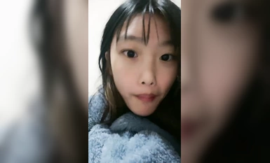 Ang inosenteng maliit na loli ay nagpakita ng kanyang mukha sa gabi at binomba ng mga regalo mula sa kanyang mga kaibigan na lobo ay hinubad niya ang kanyang mga damit at pinaglaruan ang kanyang mga utong at pinanood ang espesyal na artikulo na pinupunasa